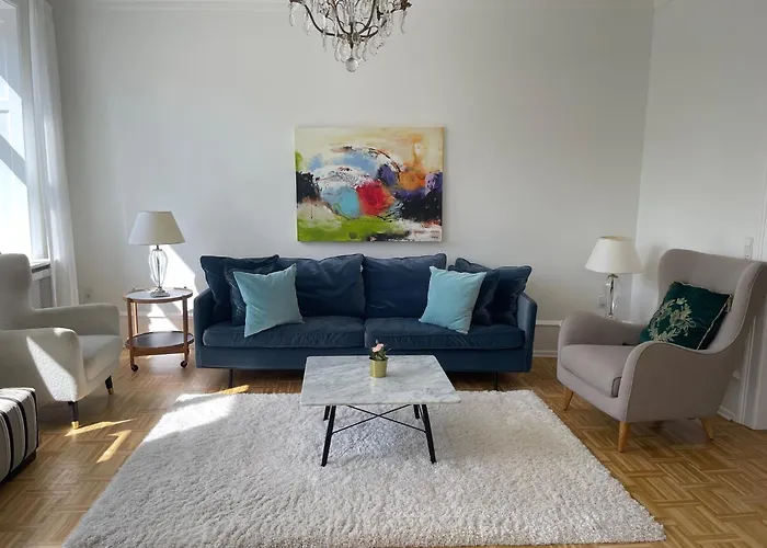 Elegant Apartment With Prime Location In Osterbro